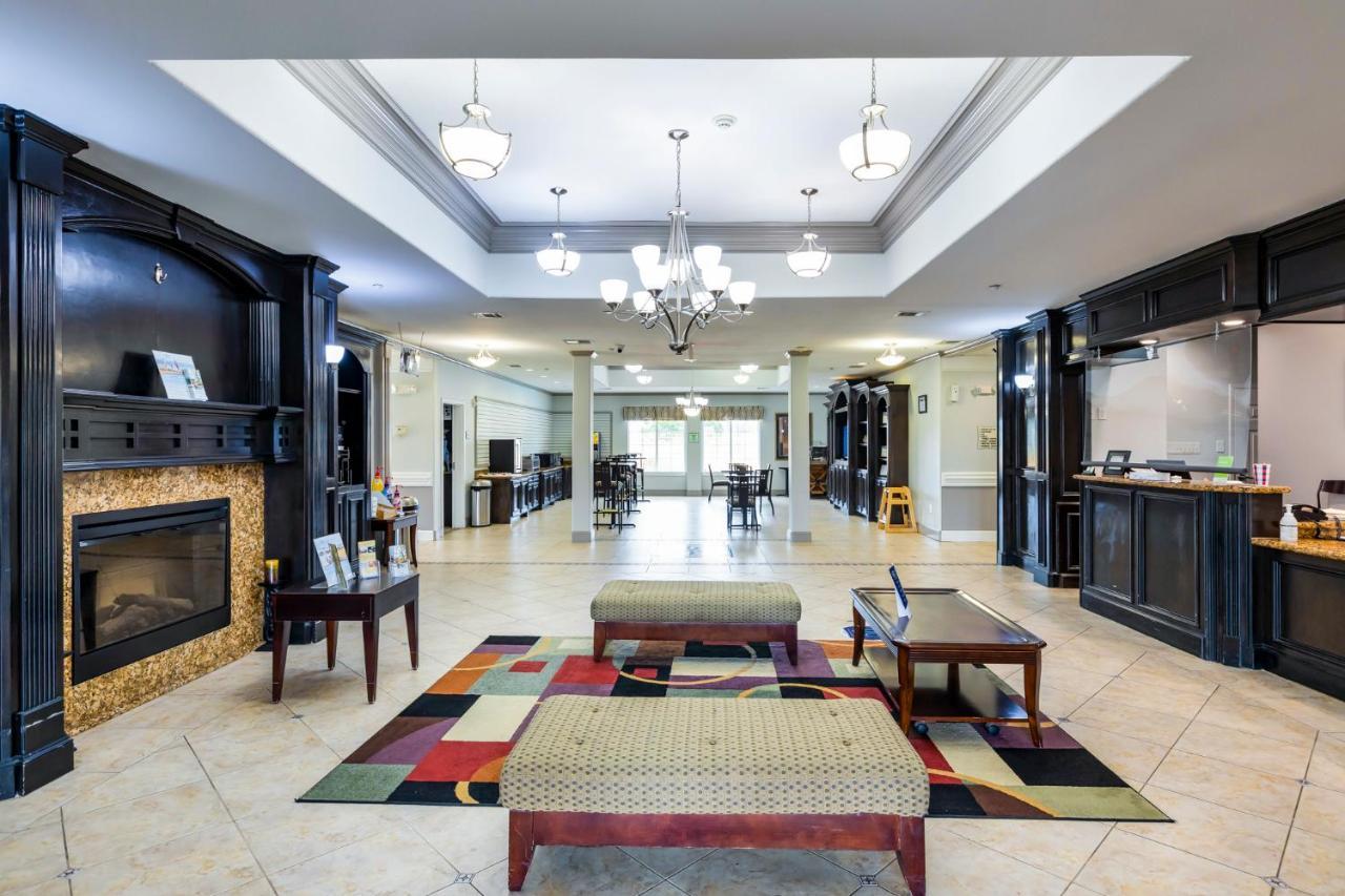 La Quinta By Wyndham Livingston Hotel Exterior photo